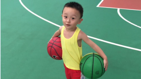 5岁潮汕小翔玮篮球培训班秀球技! - AcFun弹幕