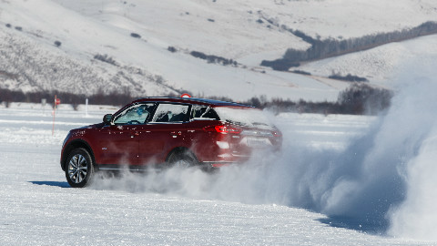 冰面漂移雪地撒野,这个冰雪测试够嘢! - AcFun弹幕视频网 - 认真你就输啦 (ω)ノ- ( ゜- ゜)つロ