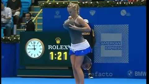 酱紫的网球比赛 不知道看哪颗球了 - AcFun弹幕