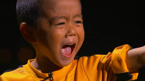 神童开挂 神还原李小龙的电影片段 - AcFun弹幕