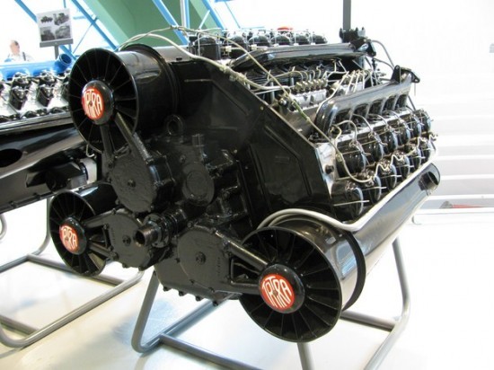 防弹装甲运输车的发动机和地盘1,900马力supra引擎f